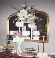 Wedding_cakes_and_mirror